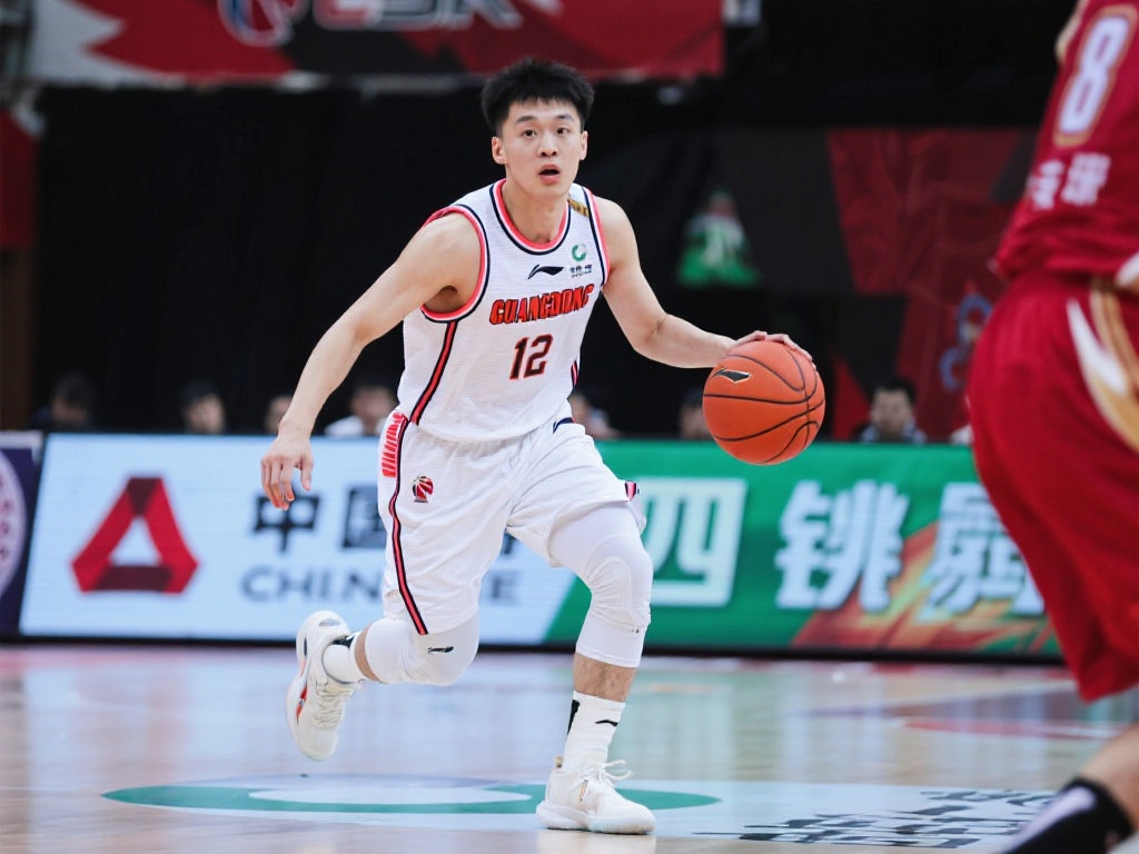 冬季转会窗曼联或将租借曼城中场菲利普斯增援阵容